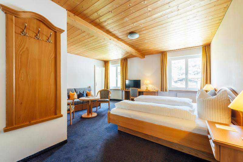 King Room with Mountain View image 4
