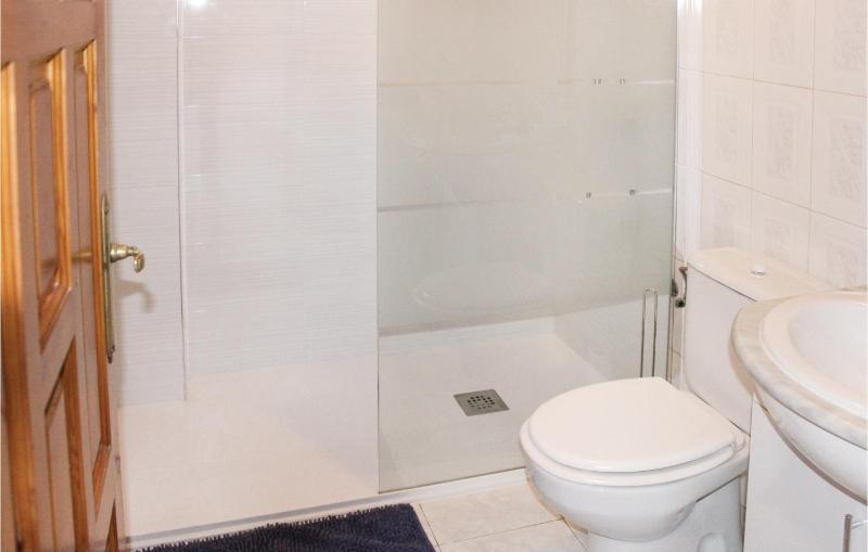 One-Bedroom Apartment image 3