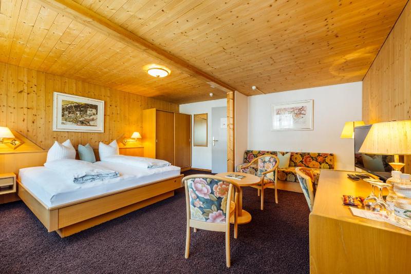 King Room with Mountain View image 3