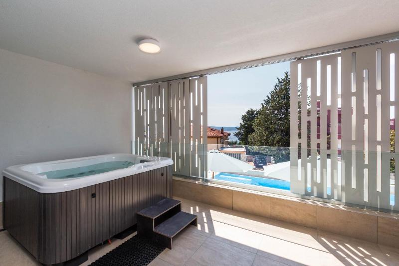 Apartment with Pool View  image 1