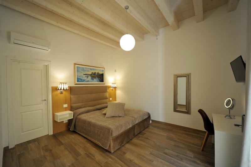 Superior Double or Twin Room with City View image 3