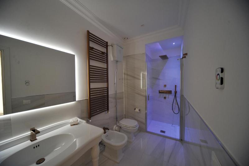 Superior Double or Twin Room with City View image 2