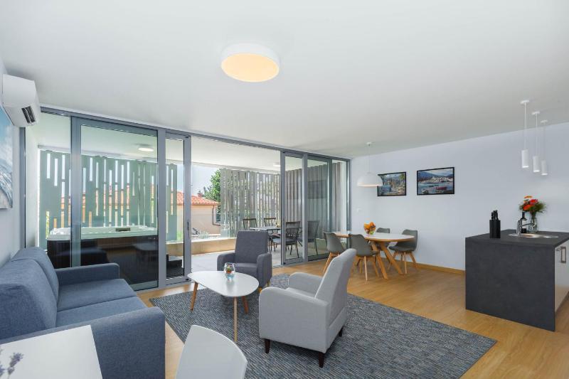 Apartment with Pool View  image 1