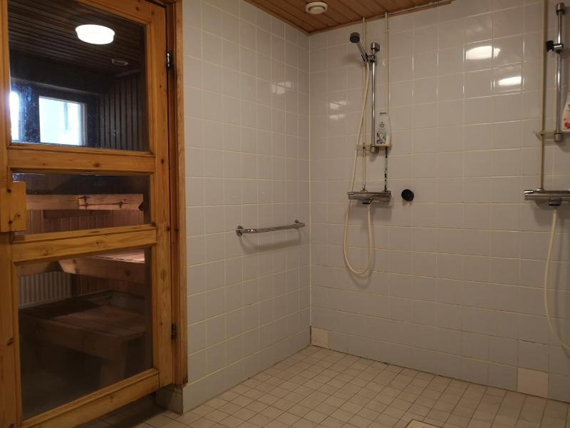 Twin Room with Shared Bathroom image 1