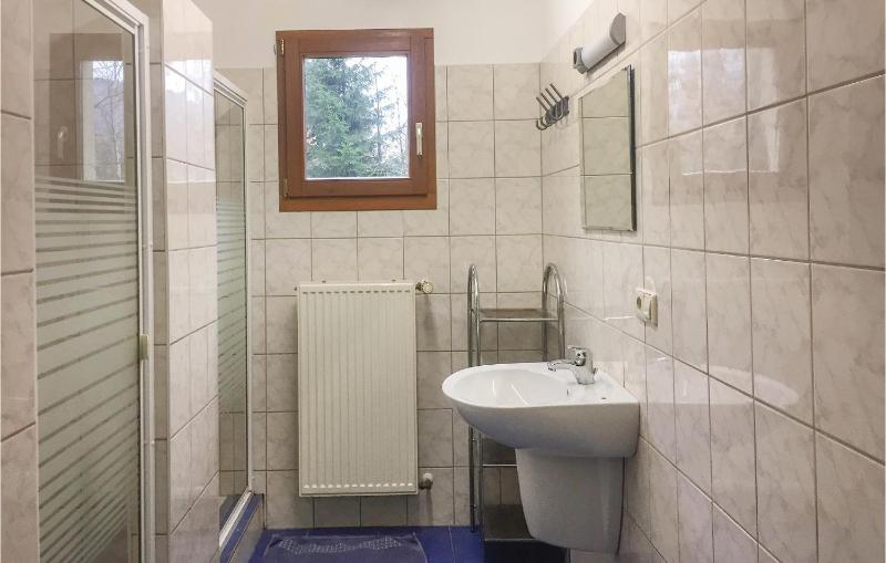 Six-Bedroom Holiday Home image 3