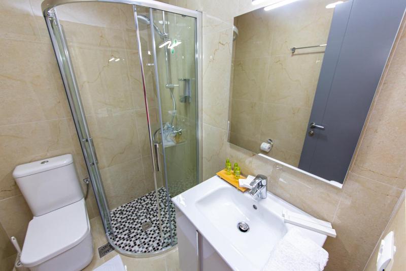 One-Bedroom Apartment - 2nd building image 3