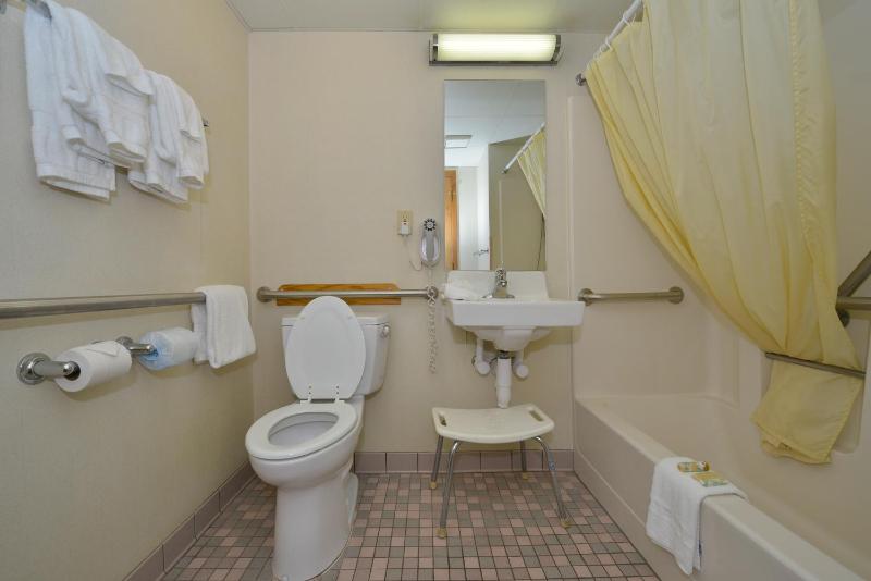 Standard Queen Room image 4