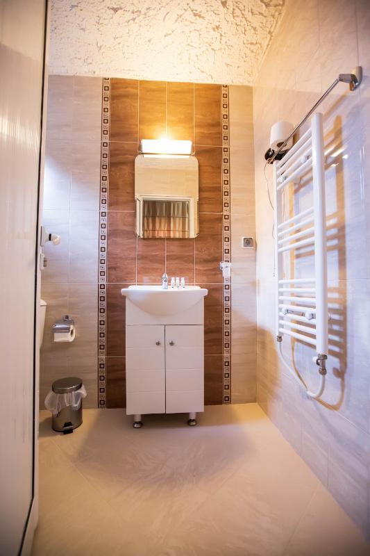 Deluxe Triple Room image 2