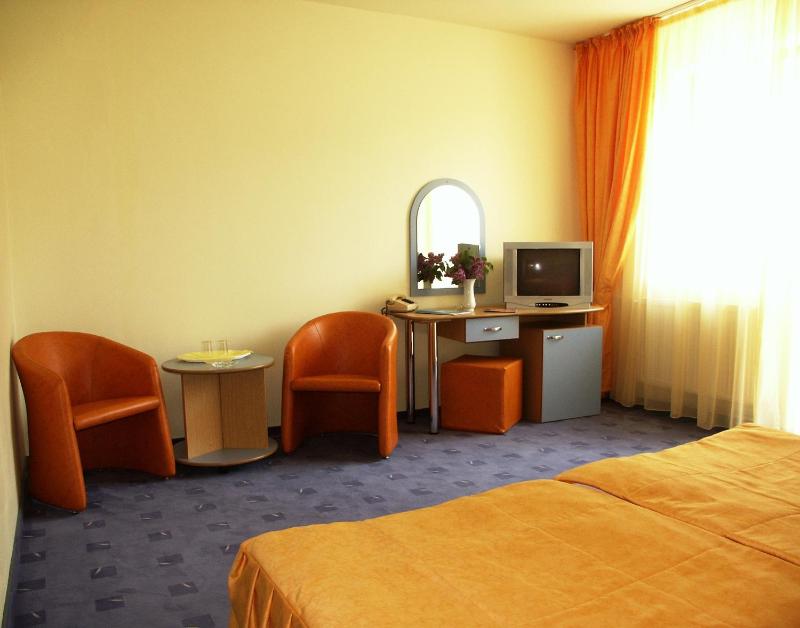 Twin Room image 3
