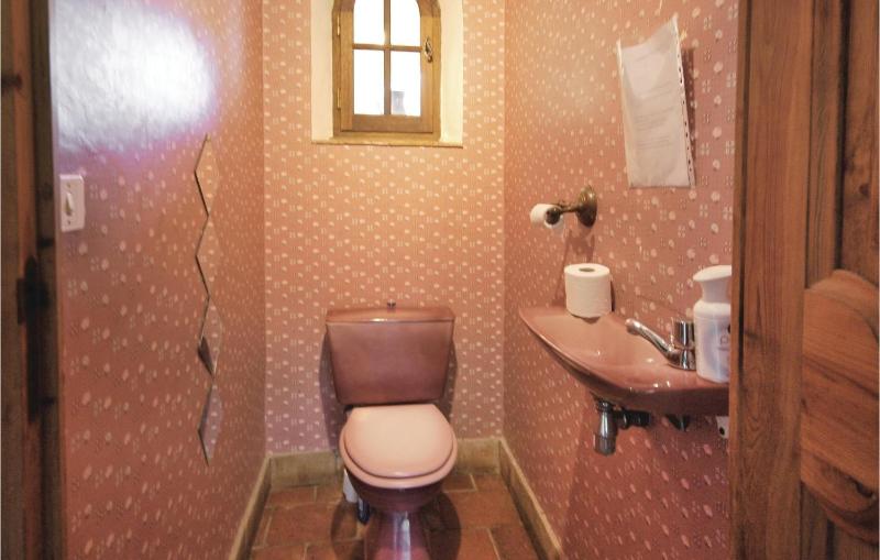 Three-Bedroom Holiday Home  image 2