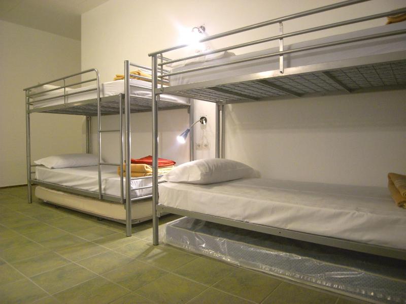 Bed in 8-Bed Mixed Dormitory Room image 4