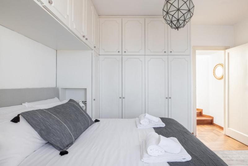 One-Bedroom Apartment image 3