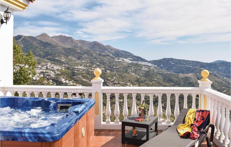 Four-Bedroom Holiday Home image 1