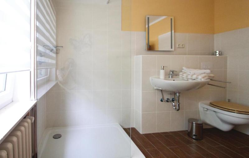 One-Bedroom Apartment image 3