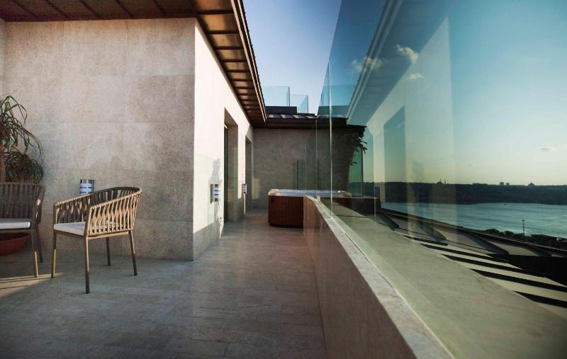 Suite with Golden Horn View and Terrace image 4