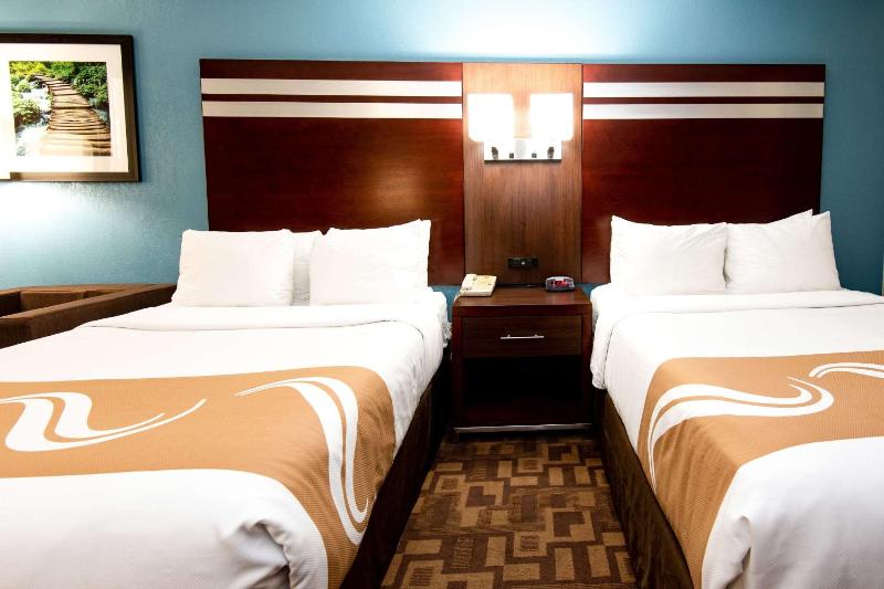 Standard Double Room with Two Double Beds - Non-Smoking image 2
