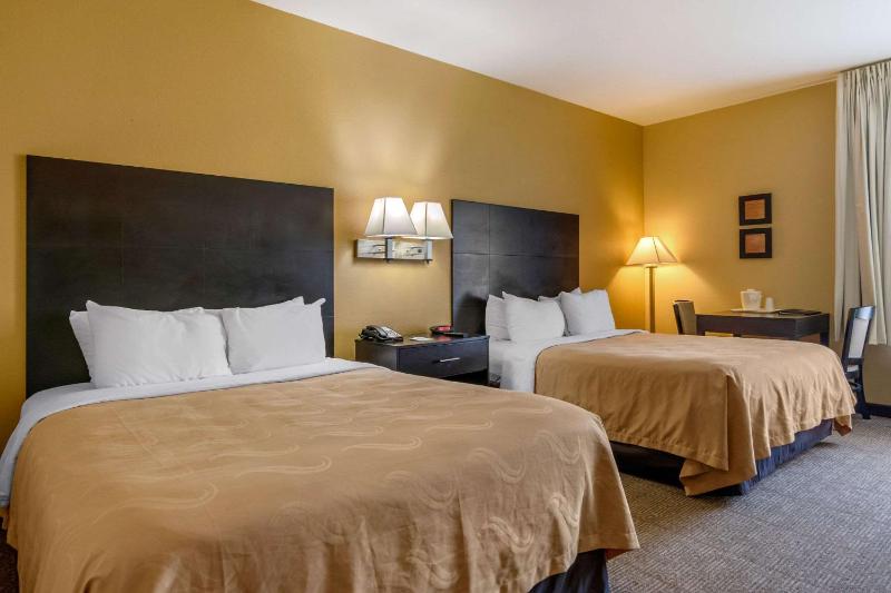 Queen Room with Two Queen Beds image 4