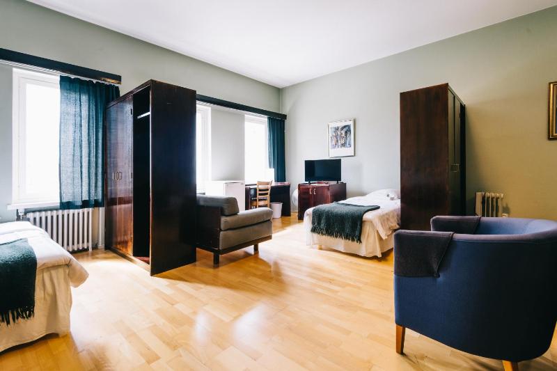 Economy Quadruple Room image 3