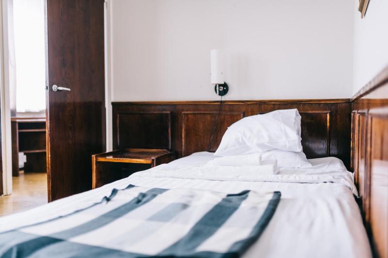 Economy Triple Room image 2