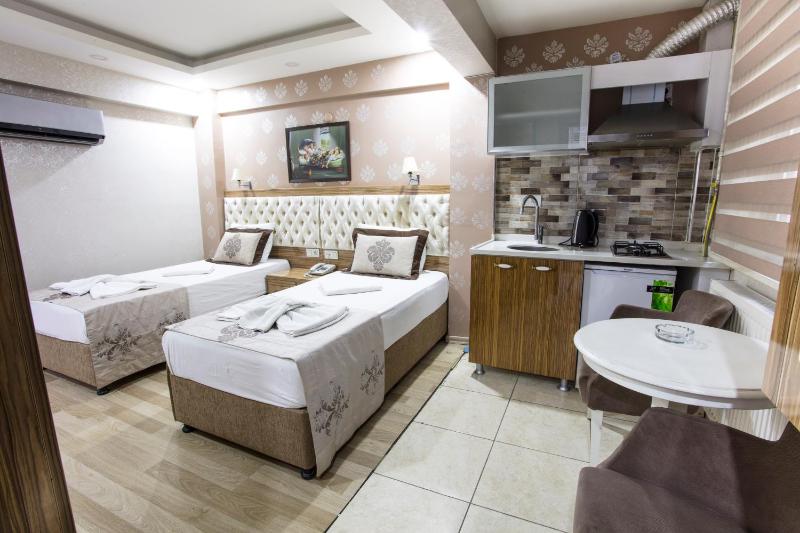 Twin Room image 3