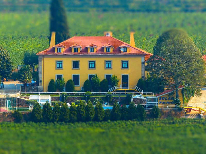 Seven-Bedroom House image 4