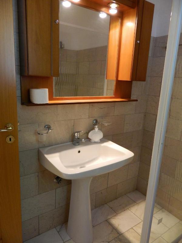 One-Bedroom Apartment image 2