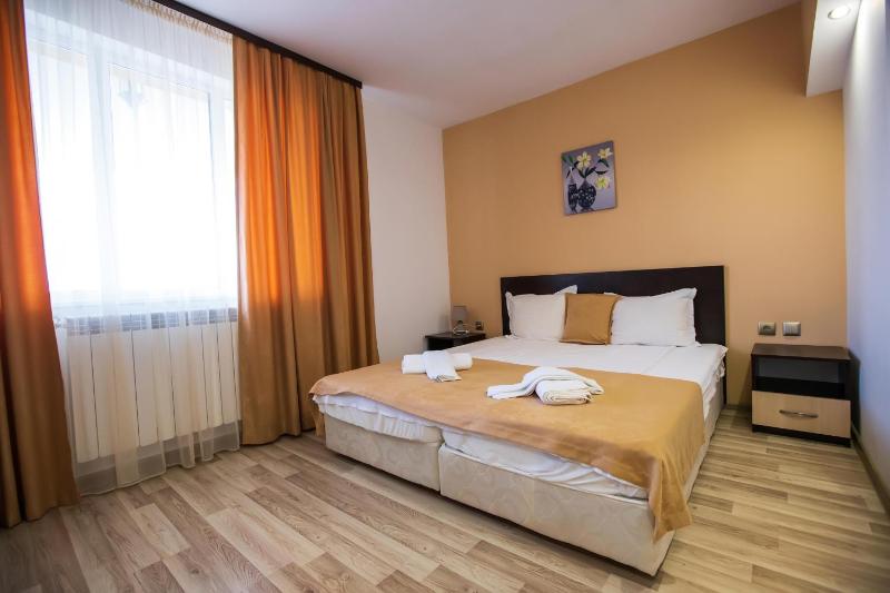 Deluxe Triple Room image 1