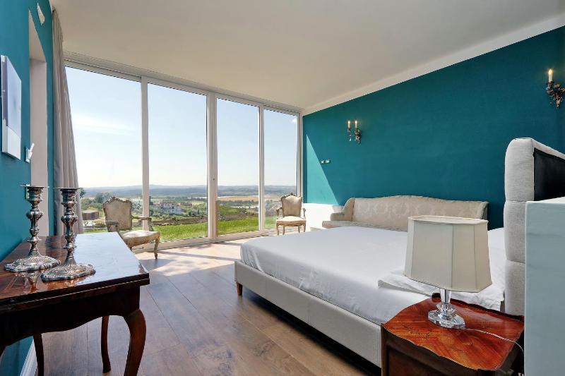 Superior Queen Room image 3