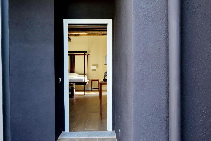 Superior King Room image 4