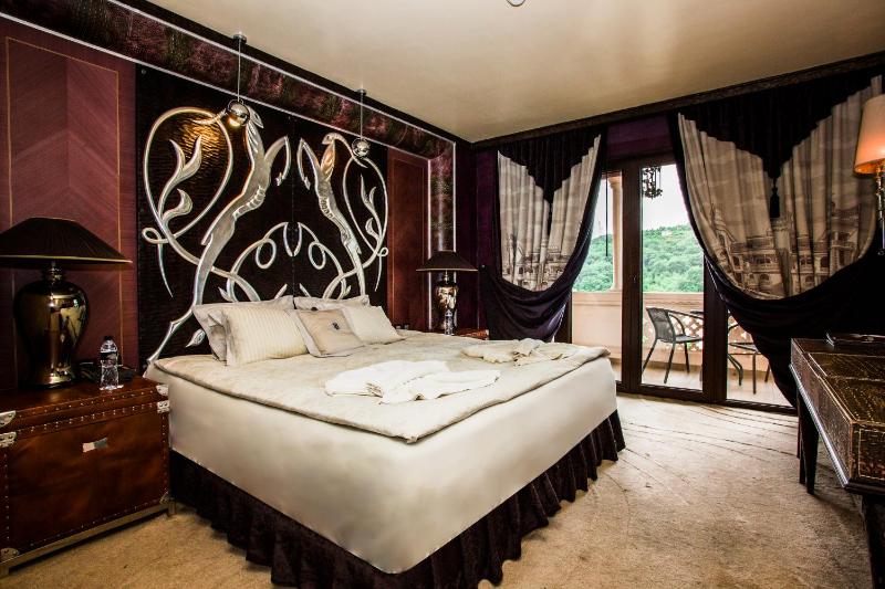 Double Room with Park View (2 Adults) image 3