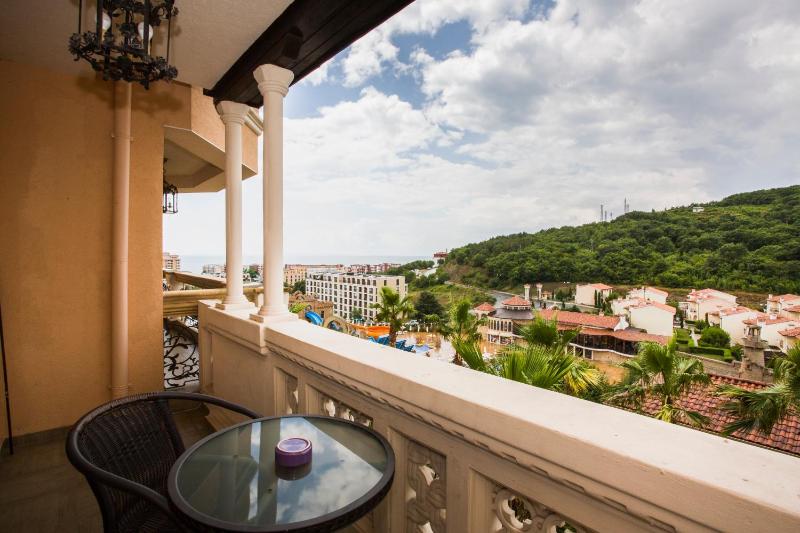 Double Room with Park View image 1
