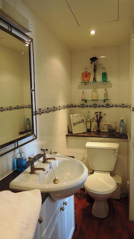 Double Room with Private Bathroom image 3
