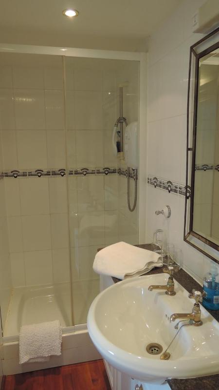 Double Room with Private Bathroom image 2