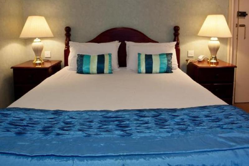 Double Room image 3
