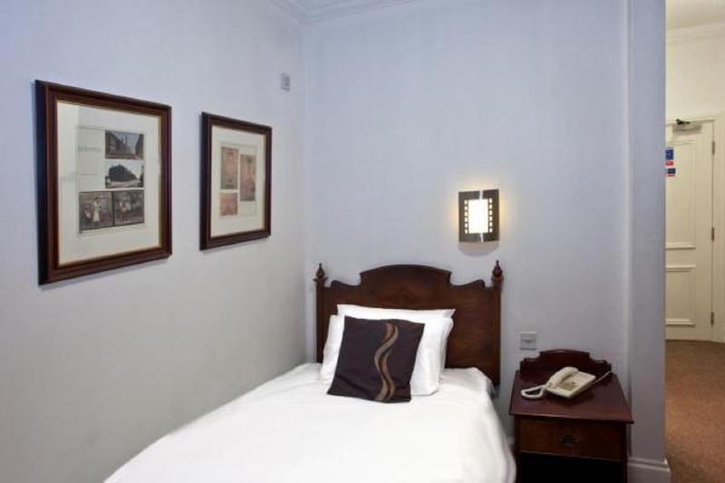 Single Room image 3