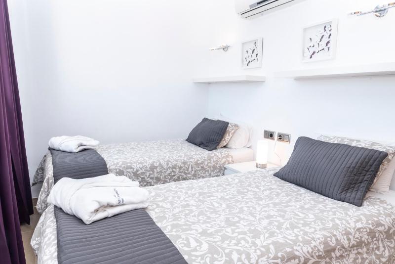Two-Bedroom Apartment with Terrace with Sea View image 4
