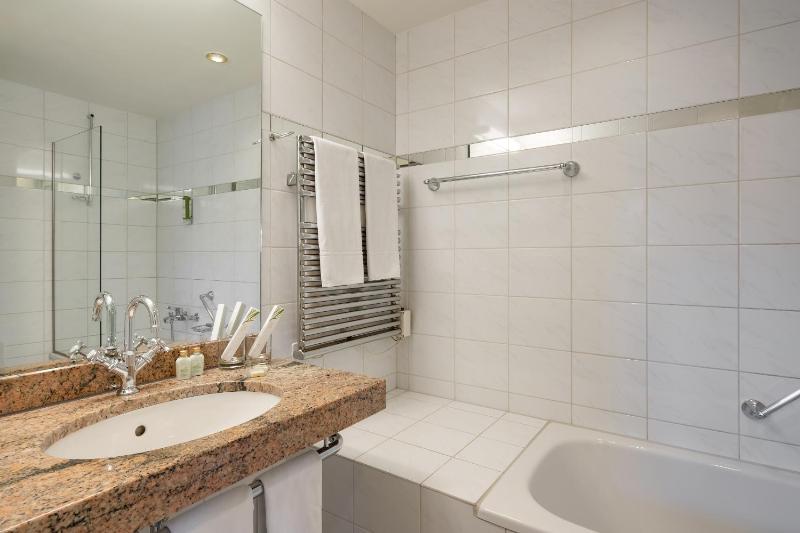 Double Room with Bath image 2