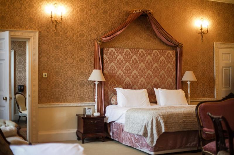 Signature Suite image 3