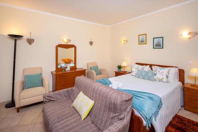 One-Bedroom Apartment image 2