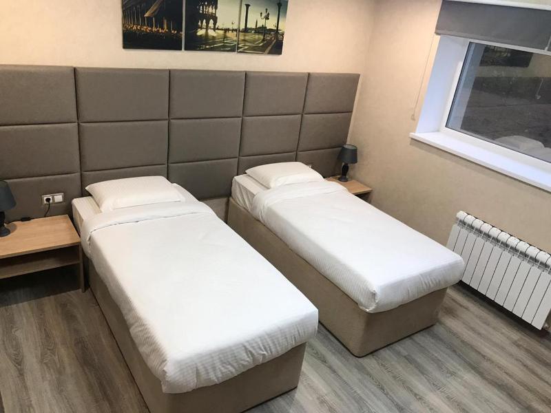 Superior Twin Room image 2