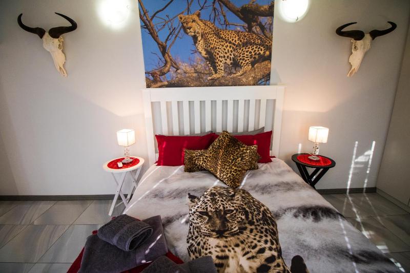 John-Lou's One-bedroom Apartment - image 6