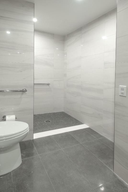 Premier King Room - Accessible image 4