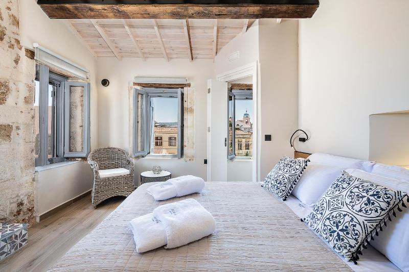 Penthouse Suite with Old Town View  image 2