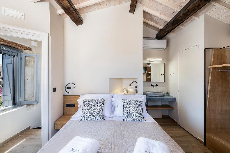 Penthouse Suite with Old Town View  image 3