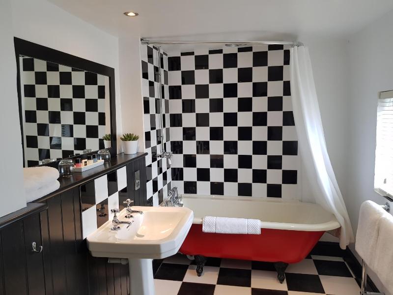 Superior King Room image 2