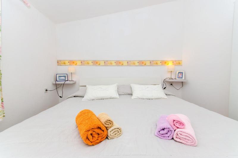 One-Bedroom Apartment image 3