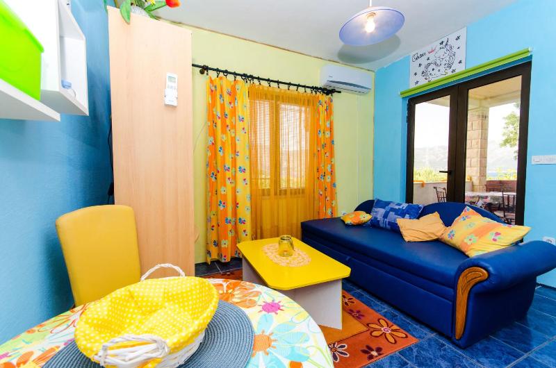 One-Bedroom Apartment image 4