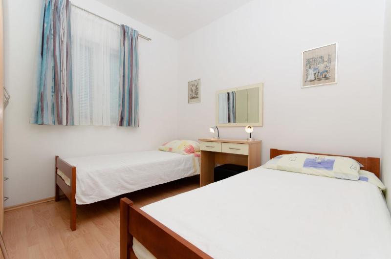 One-Bedroom Apartment image 3