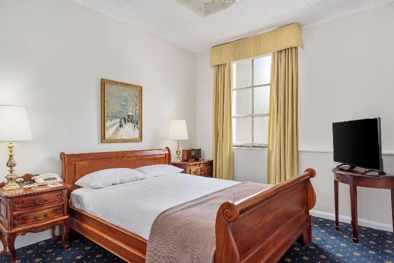 Standard Queen Room image 2