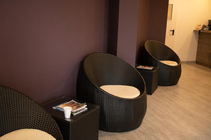 One-Bedroom Apartment image 2